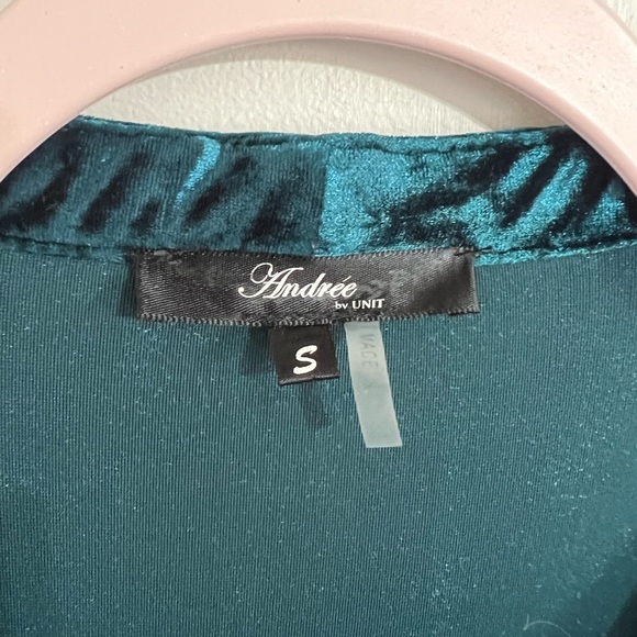 Andree by Unit Crushed Velvet Embroidered Top - Picture 8 of 8